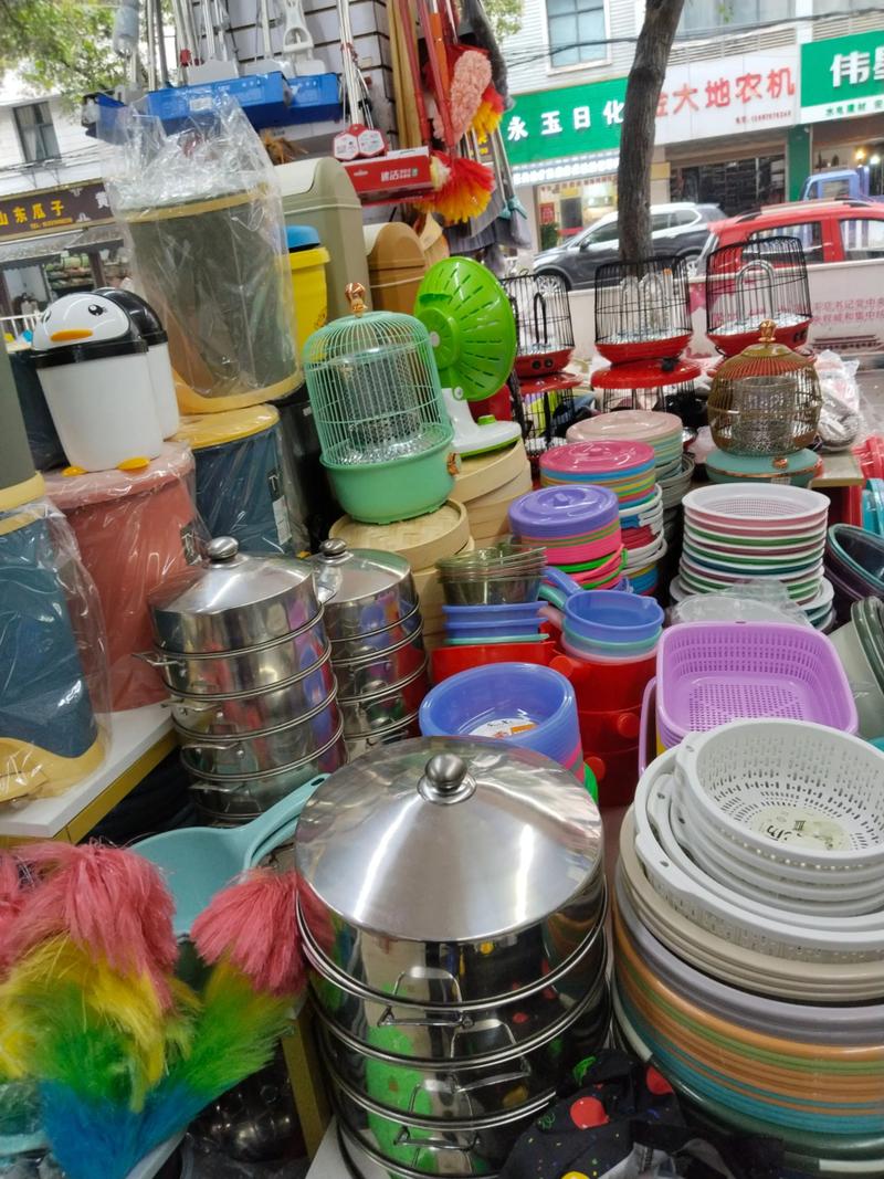 日用百貨一應(yīng)俱全，歡迎新老客戶光臨